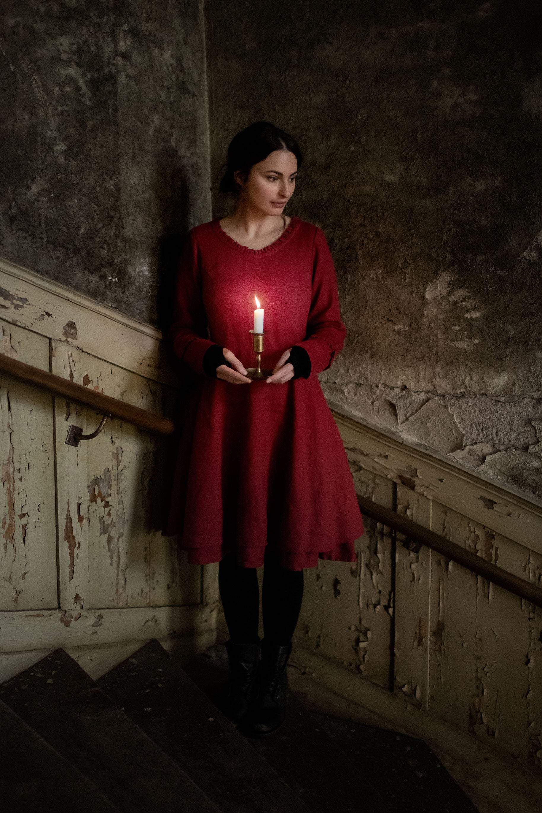 Linen dress with long sleeve and ruffle details