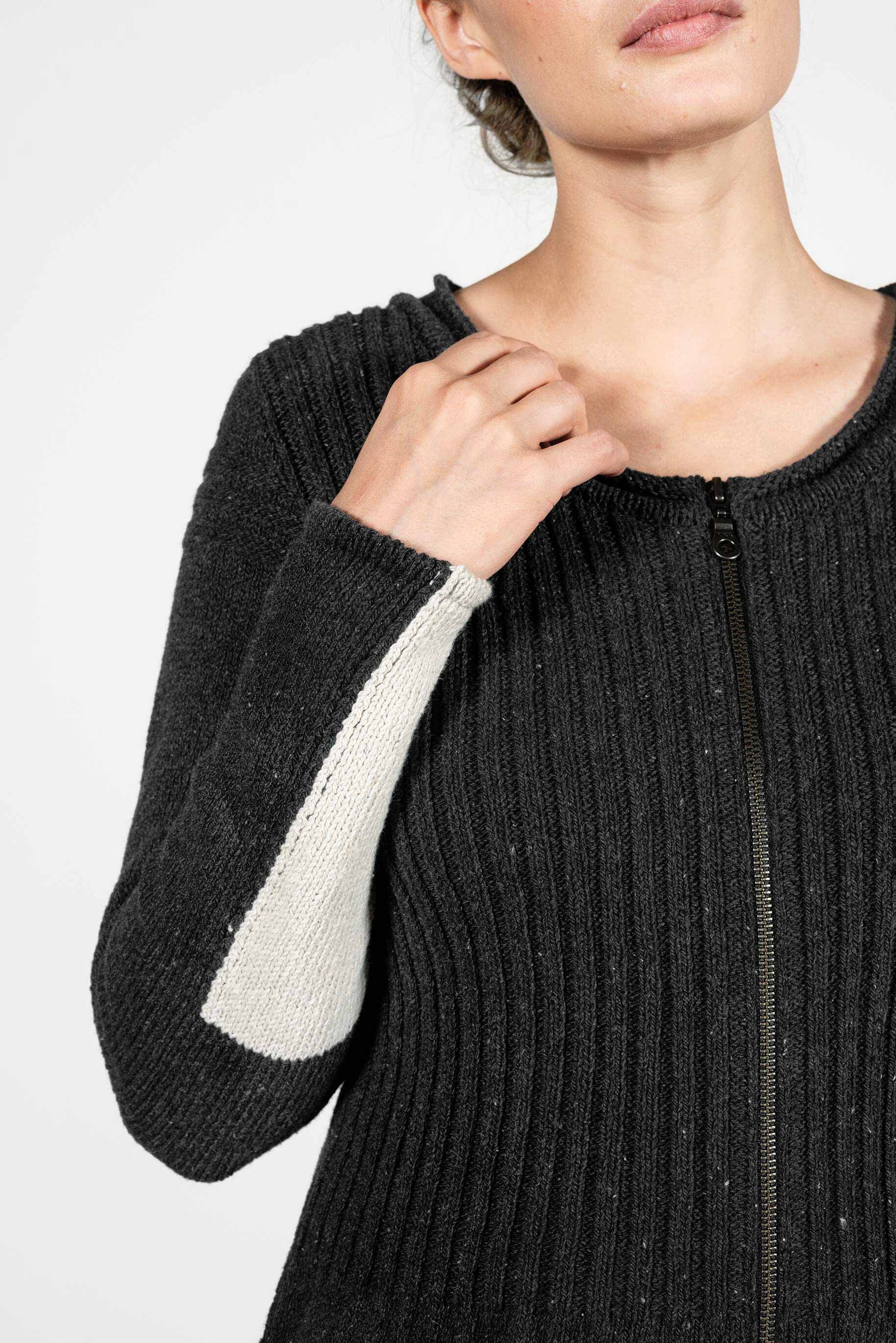 Strickjacke mit Reißverschluss, gestrickt aus recyceltem Denim