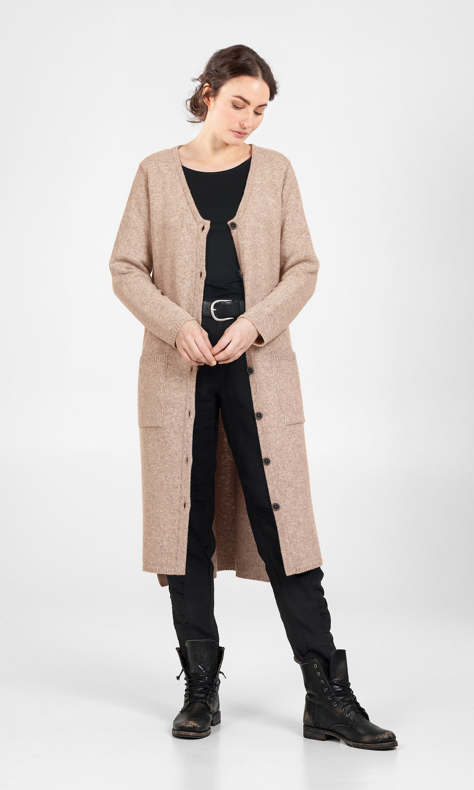 Lång cardigan i ull med hel knäppning, beige - Olars Ulla