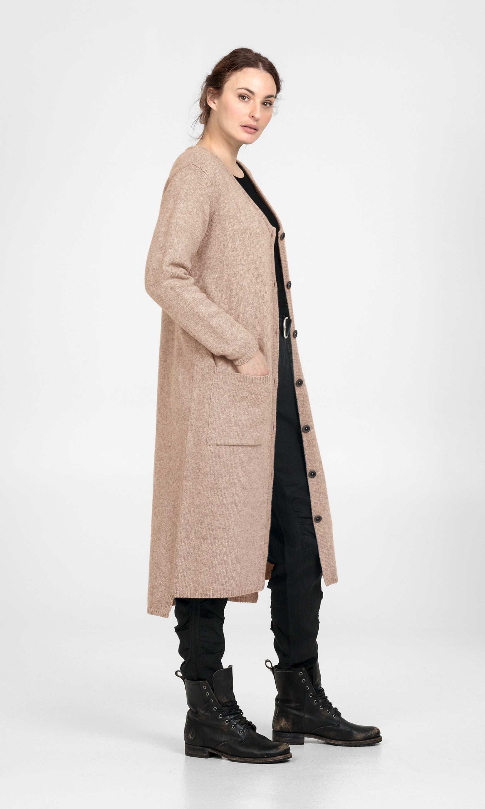 Lång cardigan i ull med hel knäppning, beige - Olars Ulla
