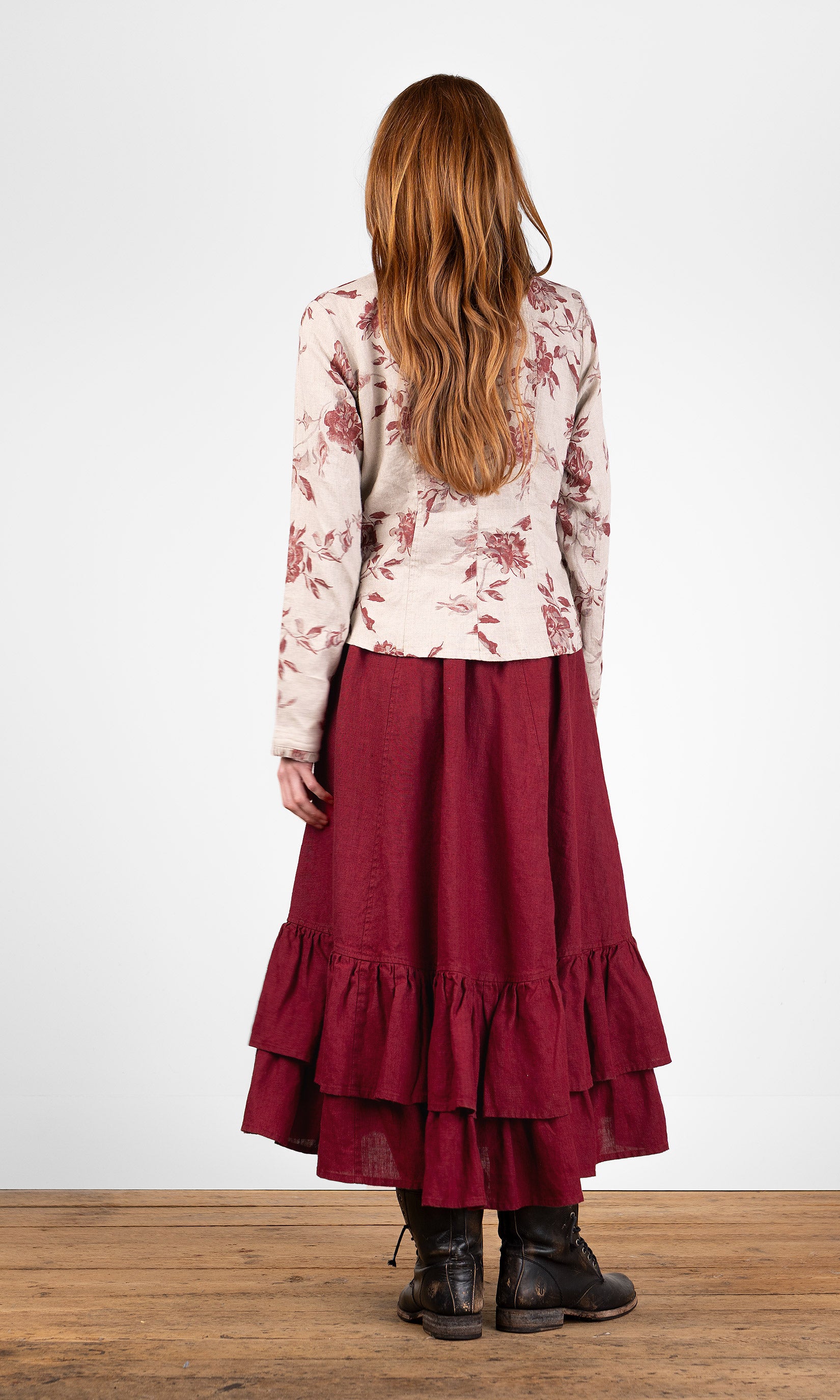 Blus med volangdetaljer, figursydd, naturblomma - Olars Ulla