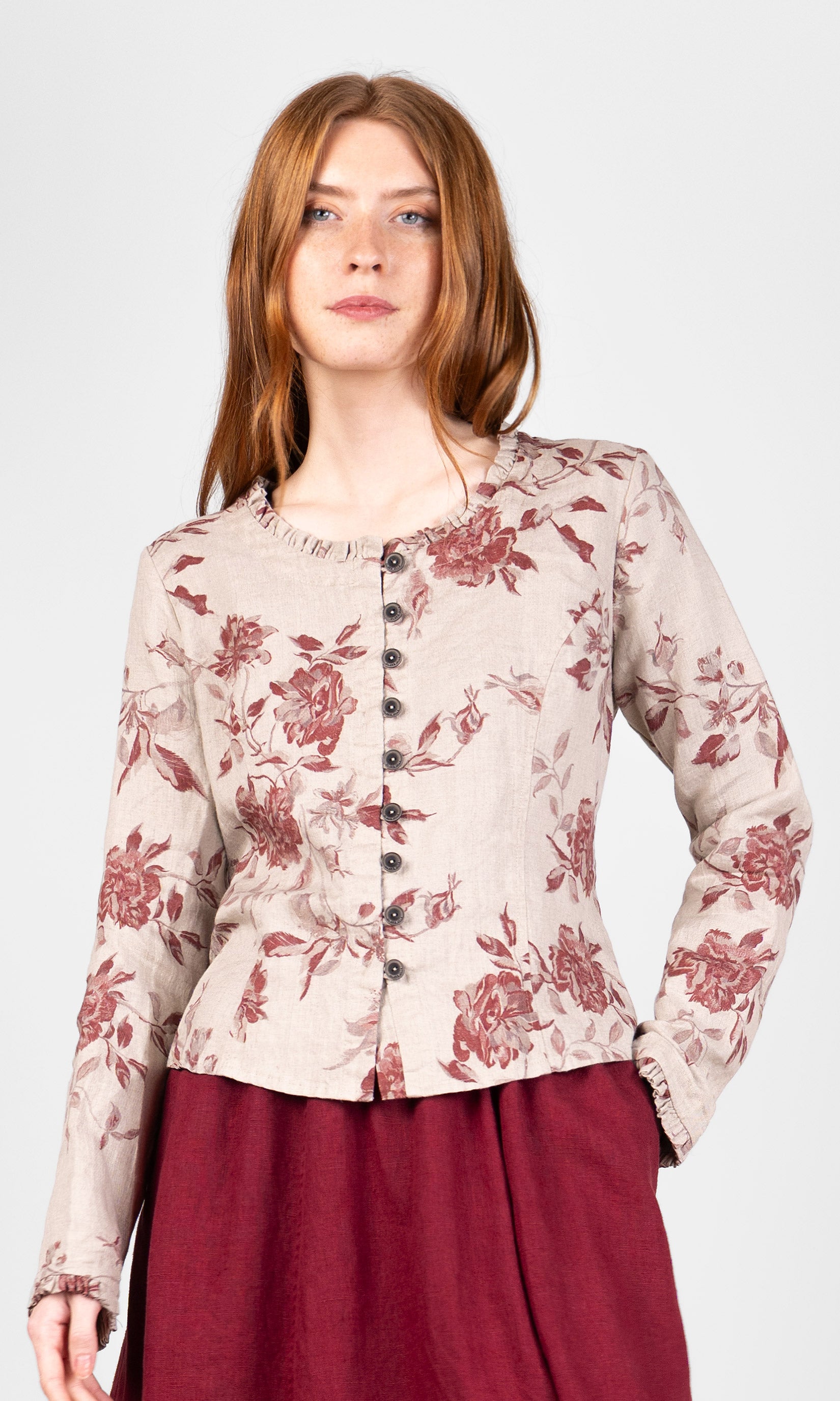 Blus med volangdetaljer, figursydd, naturblomma - Olars Ulla