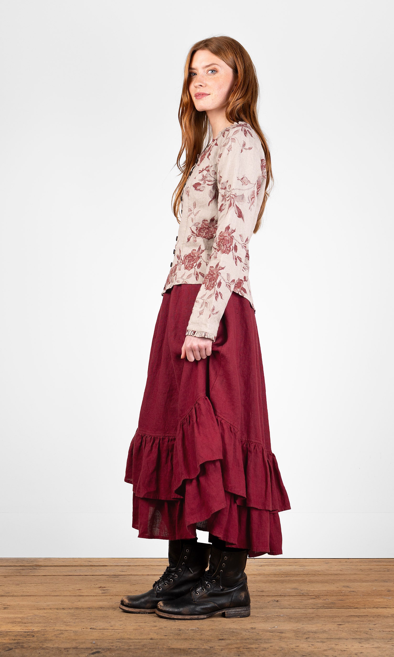 Blus med volangdetaljer, figursydd, naturblomma - Olars Ulla