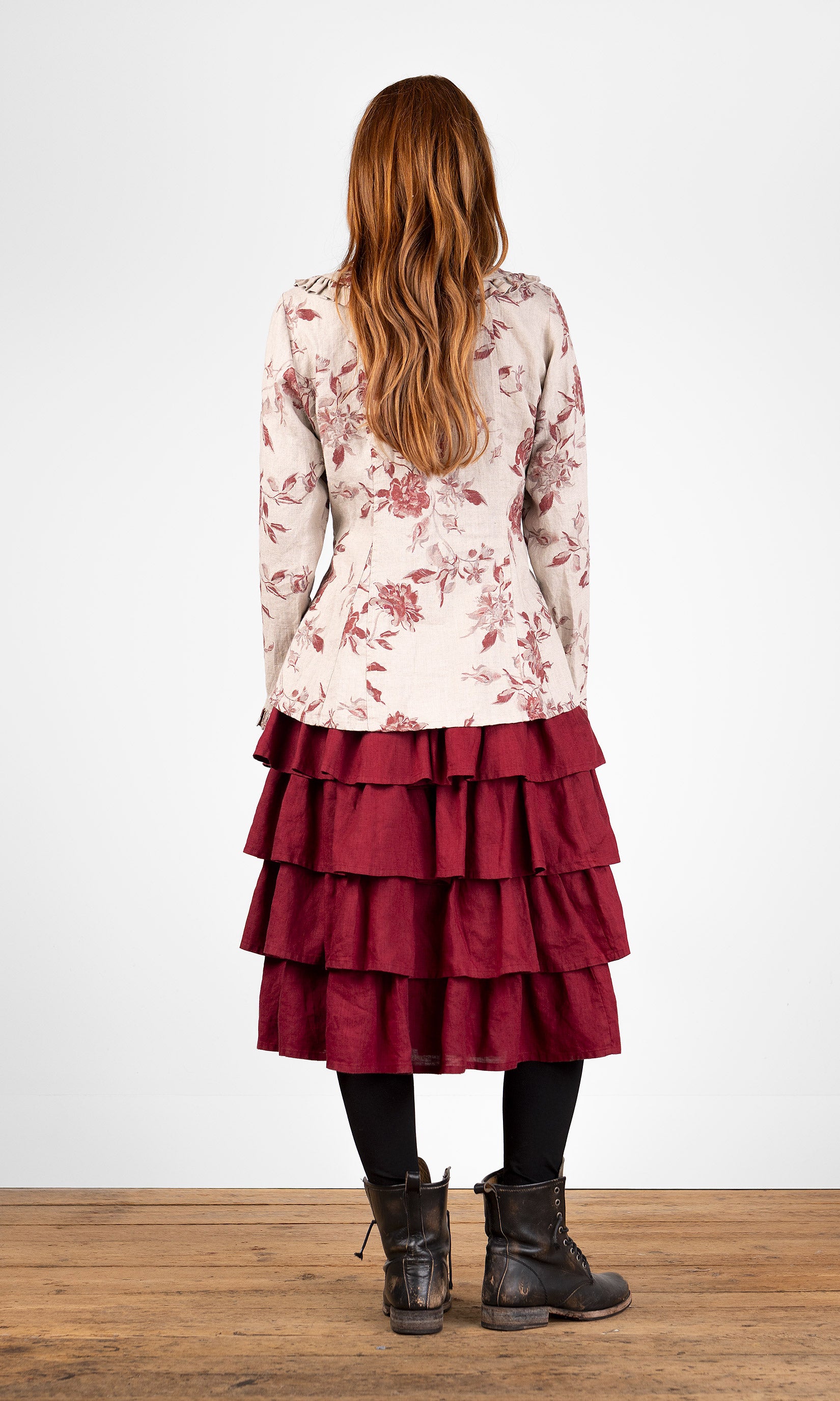 Blus med volanger och knäppning, naturblomma - Olars Ulla