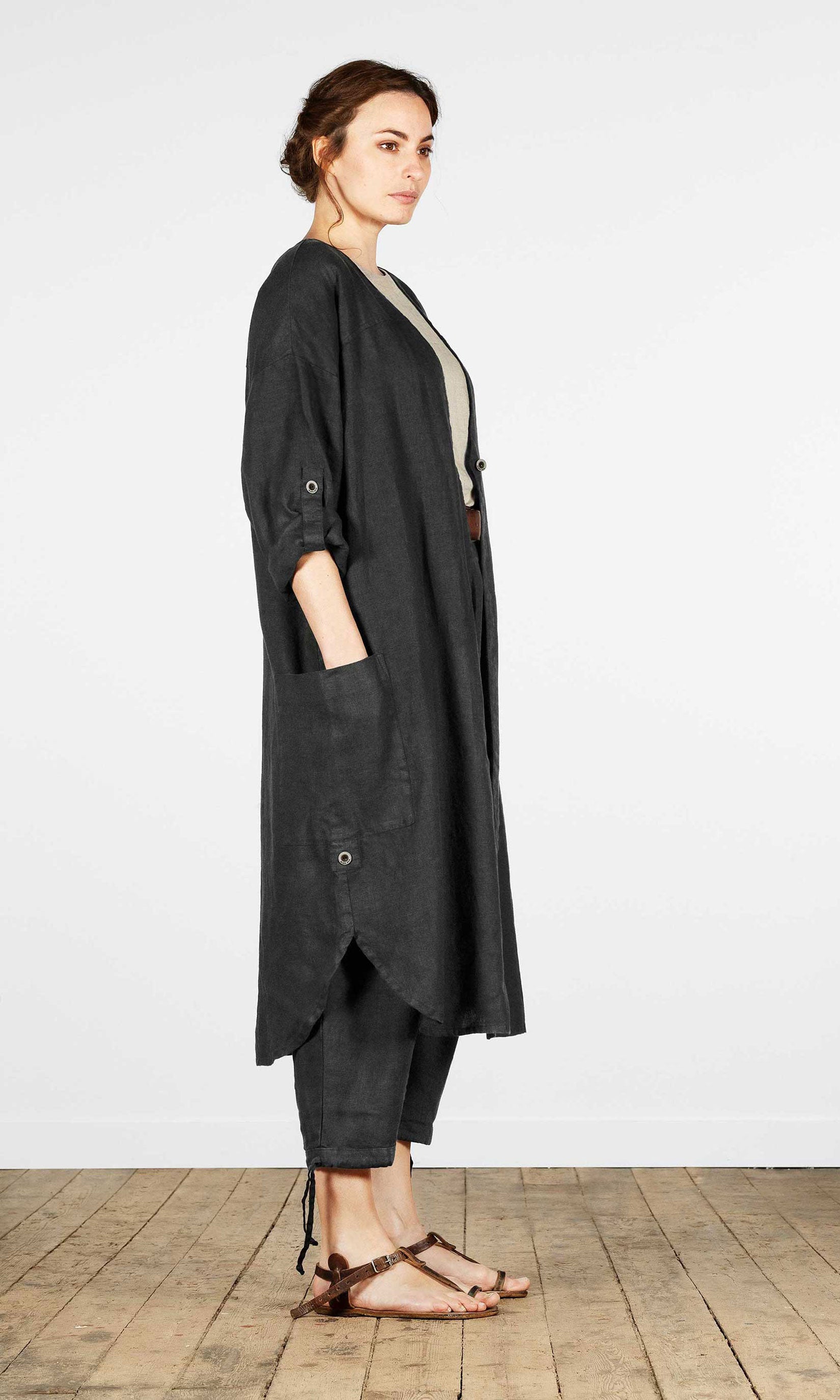 Linen tunic with a single button