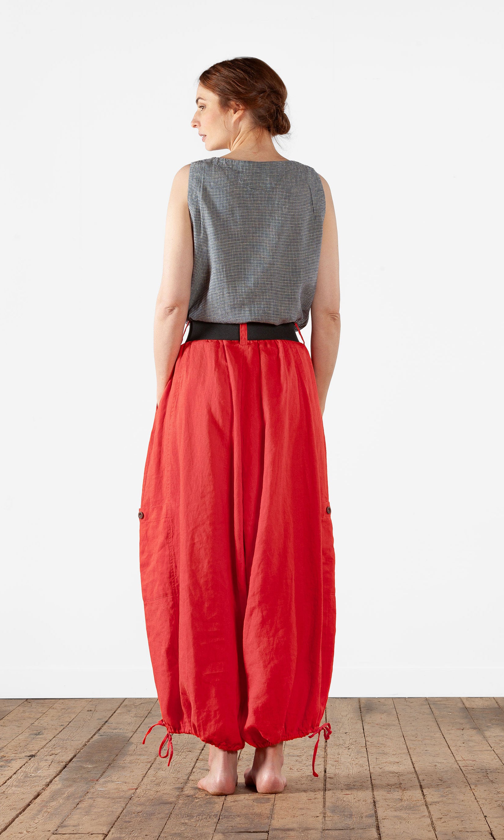 Linen trousers with drawstring and extra width