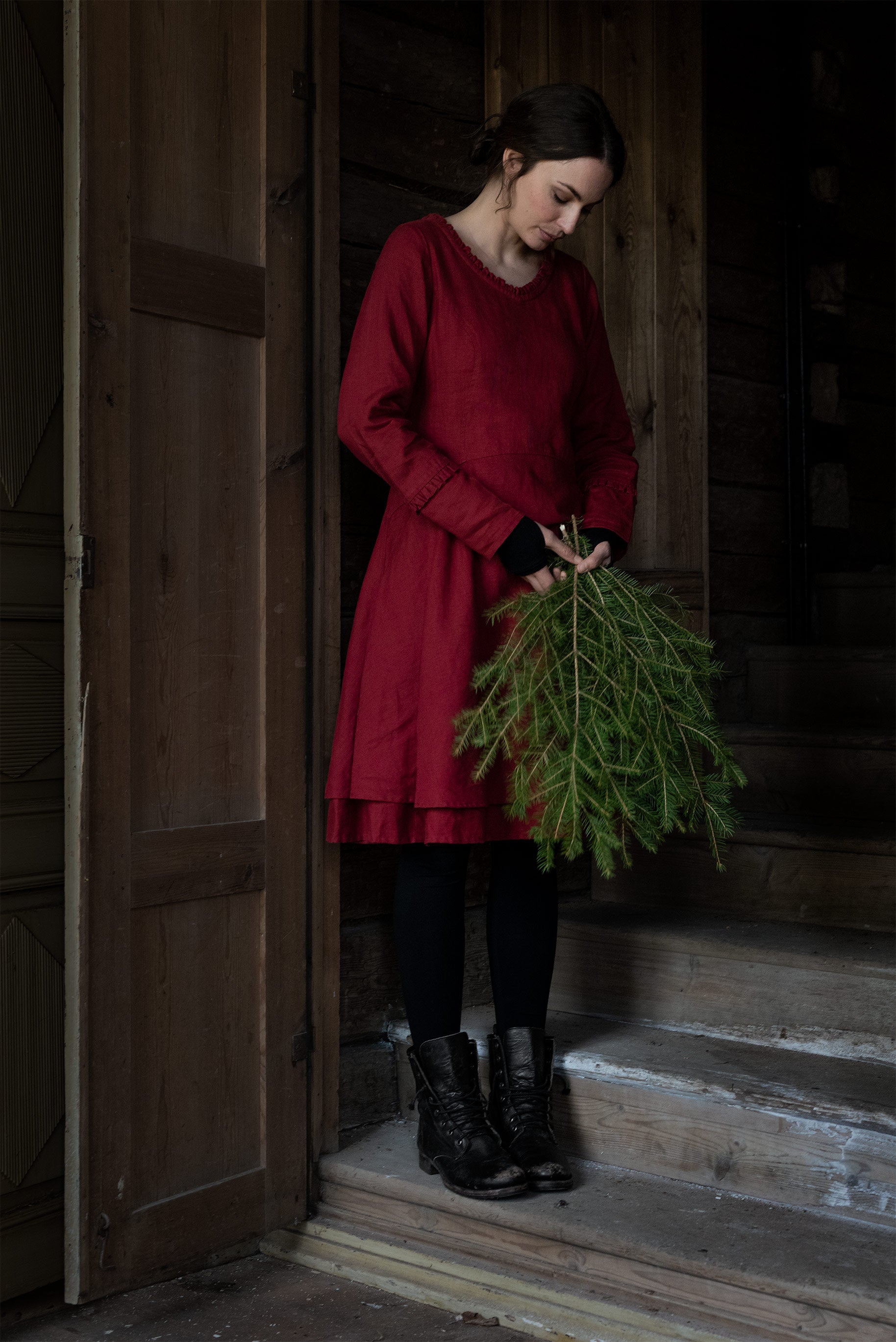 Linen dress with long sleeve and ruffle details