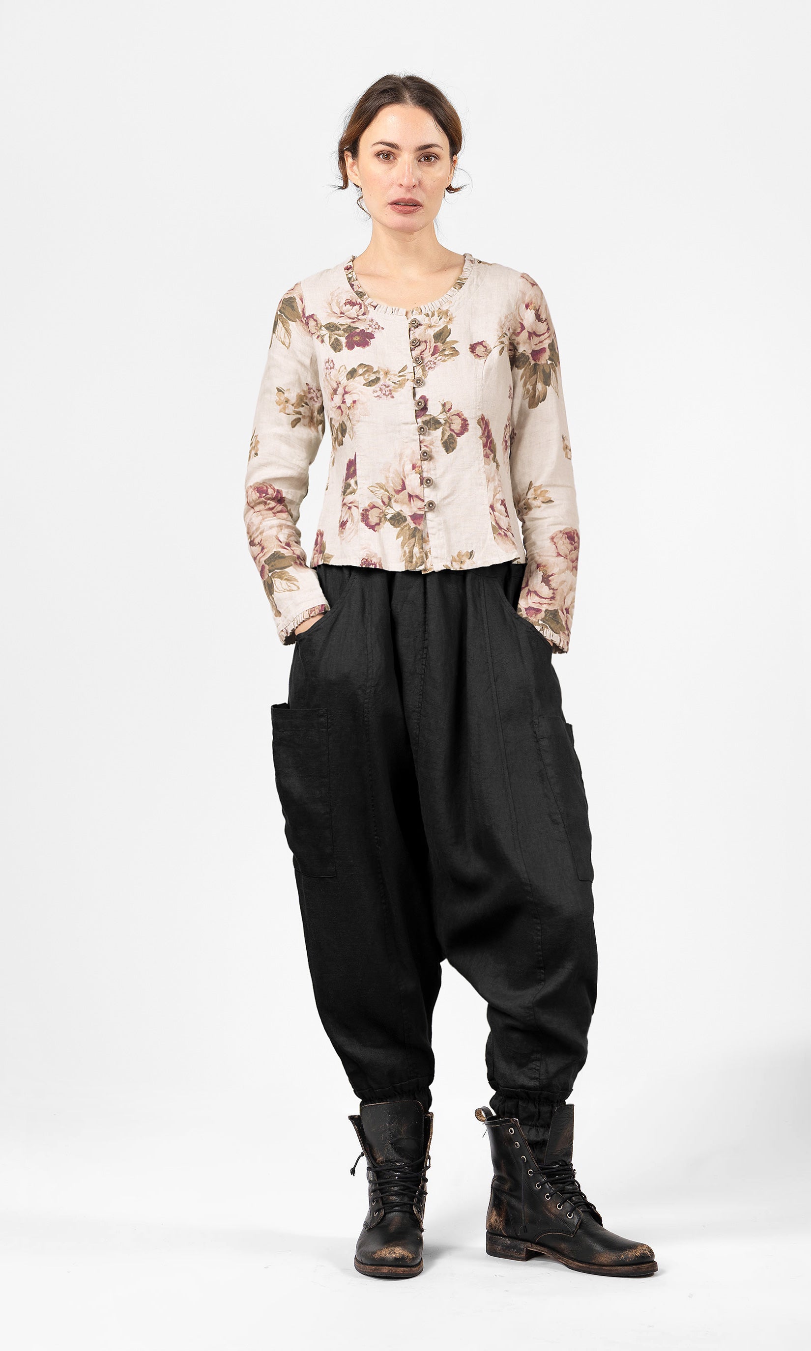 Blus med volangdetaljer, figursydd, naturblomma - Olars Ulla