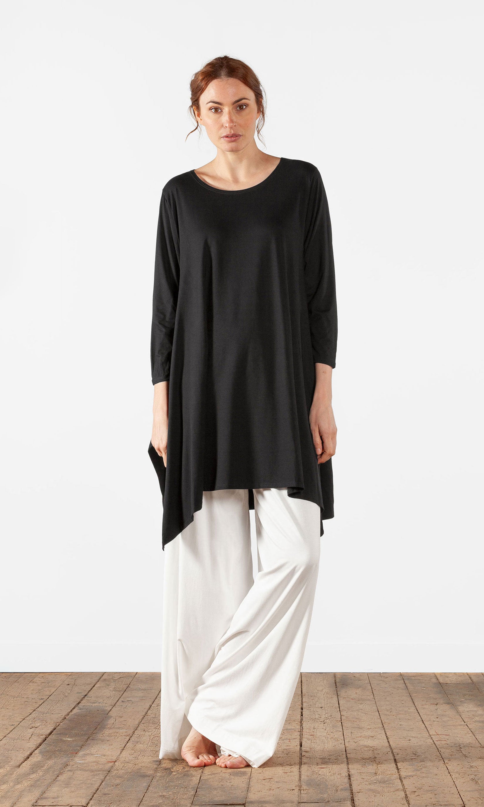 Viskostunika med 3/4 ärm, oversize, svart - Olars Ulla
