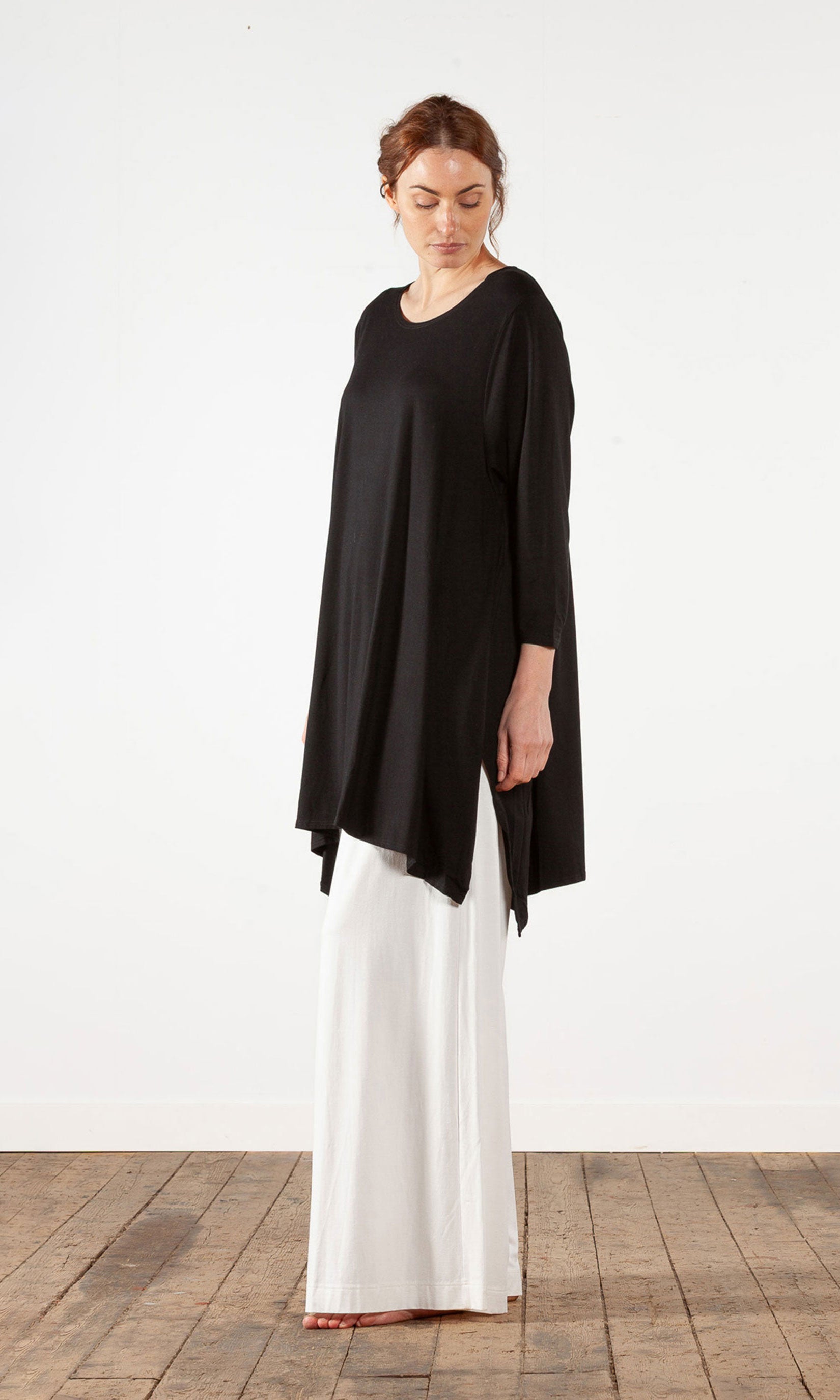 Viskostunika med 3/4 ärm, oversize, svart - Olars Ulla