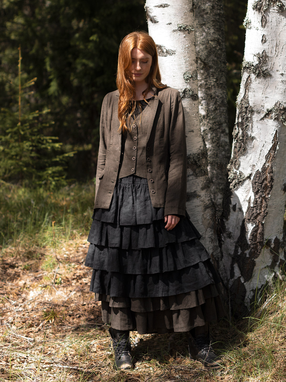 Linnekavaj i klassisk insvängd och fodrad modell, umbra - Olars Ulla